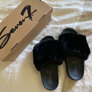 Seven7 Fuzzy Flip Flops